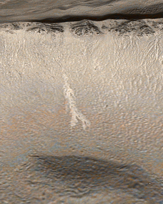 Colorized view of the new light-toned gully deposit.